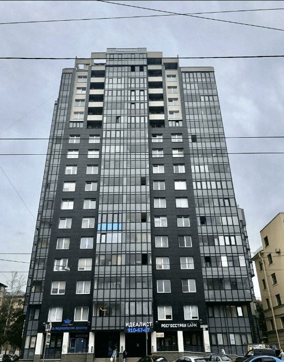 Высотная часть дома со стороны проспекта