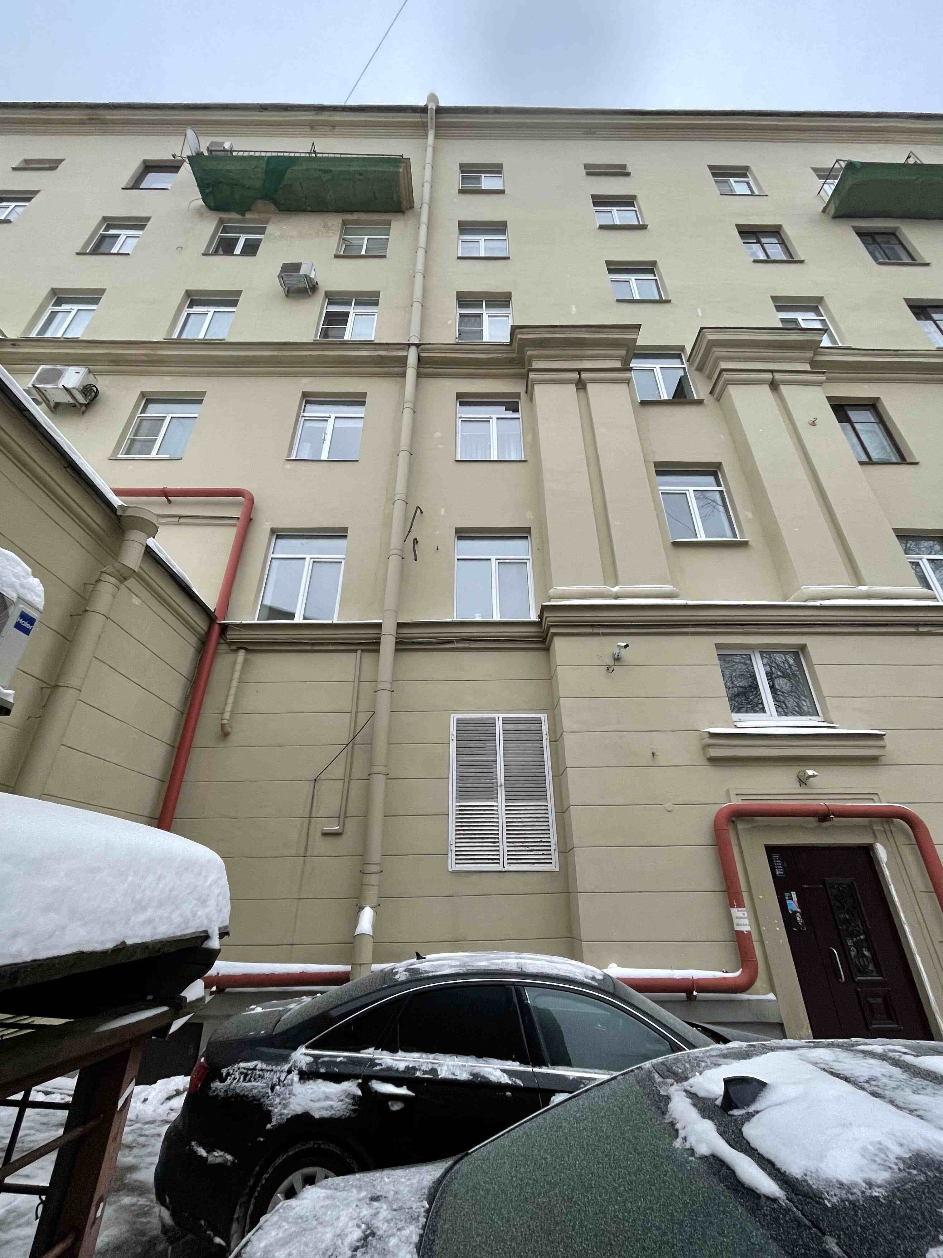 Исходный дворовой фасад без внешнего блока в выбранном простенке