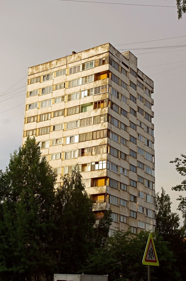 Панельный дом на Серебристом бульваре