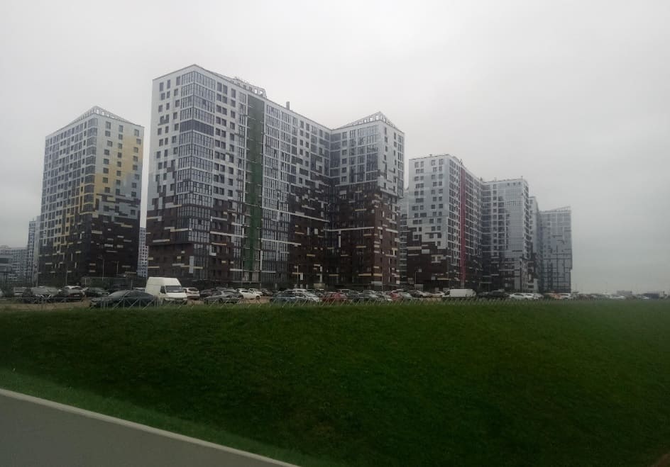 Фасад с остеклёнными лоджиями