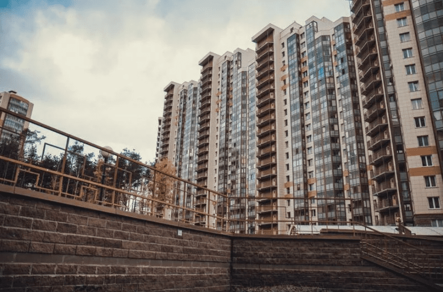 Жилой комплекс со стороны двора