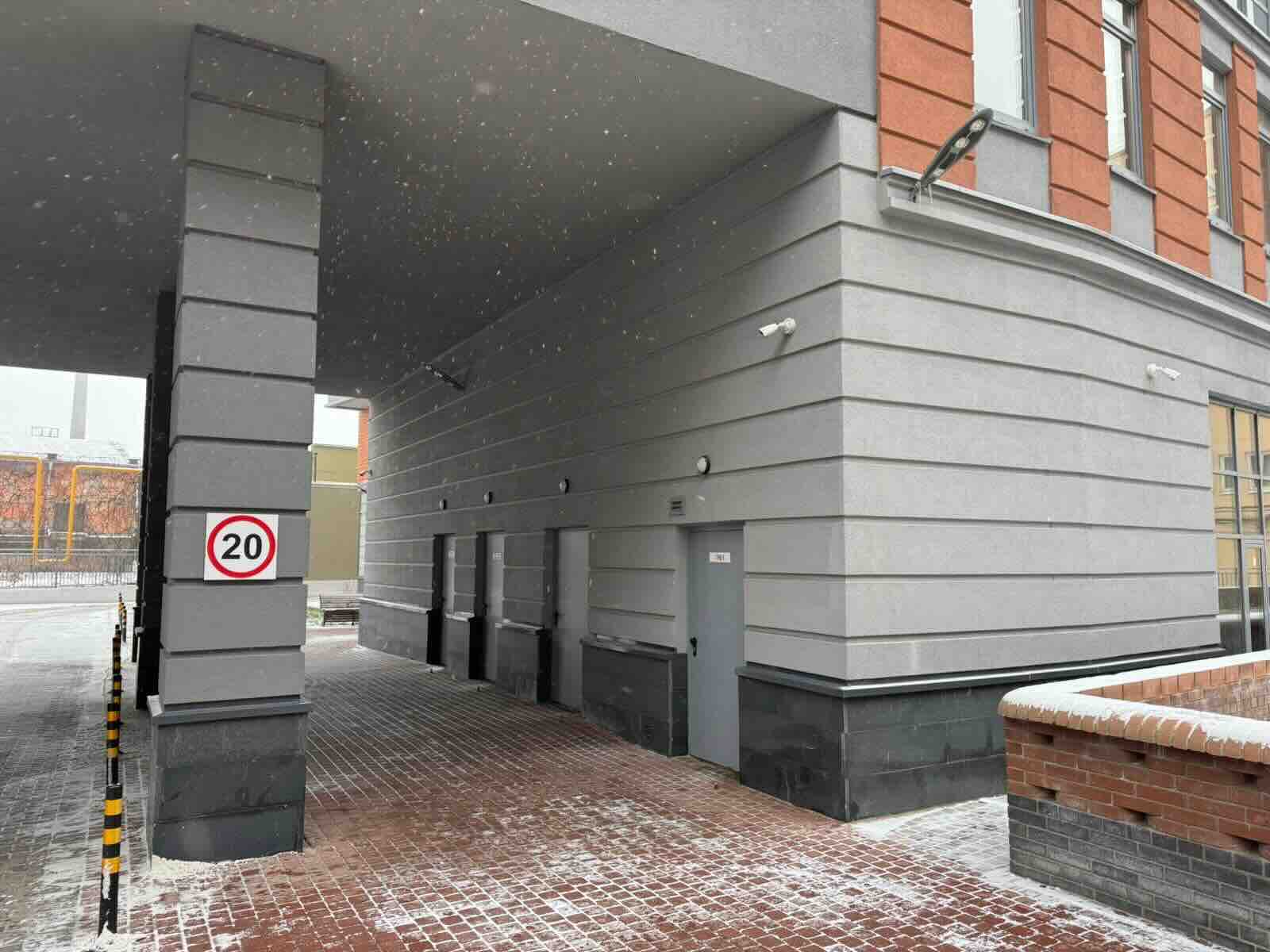 Вход в арку со стороны двора