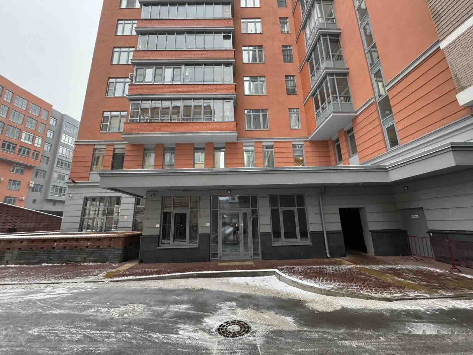 Одноэтажный объём у дворового проезда