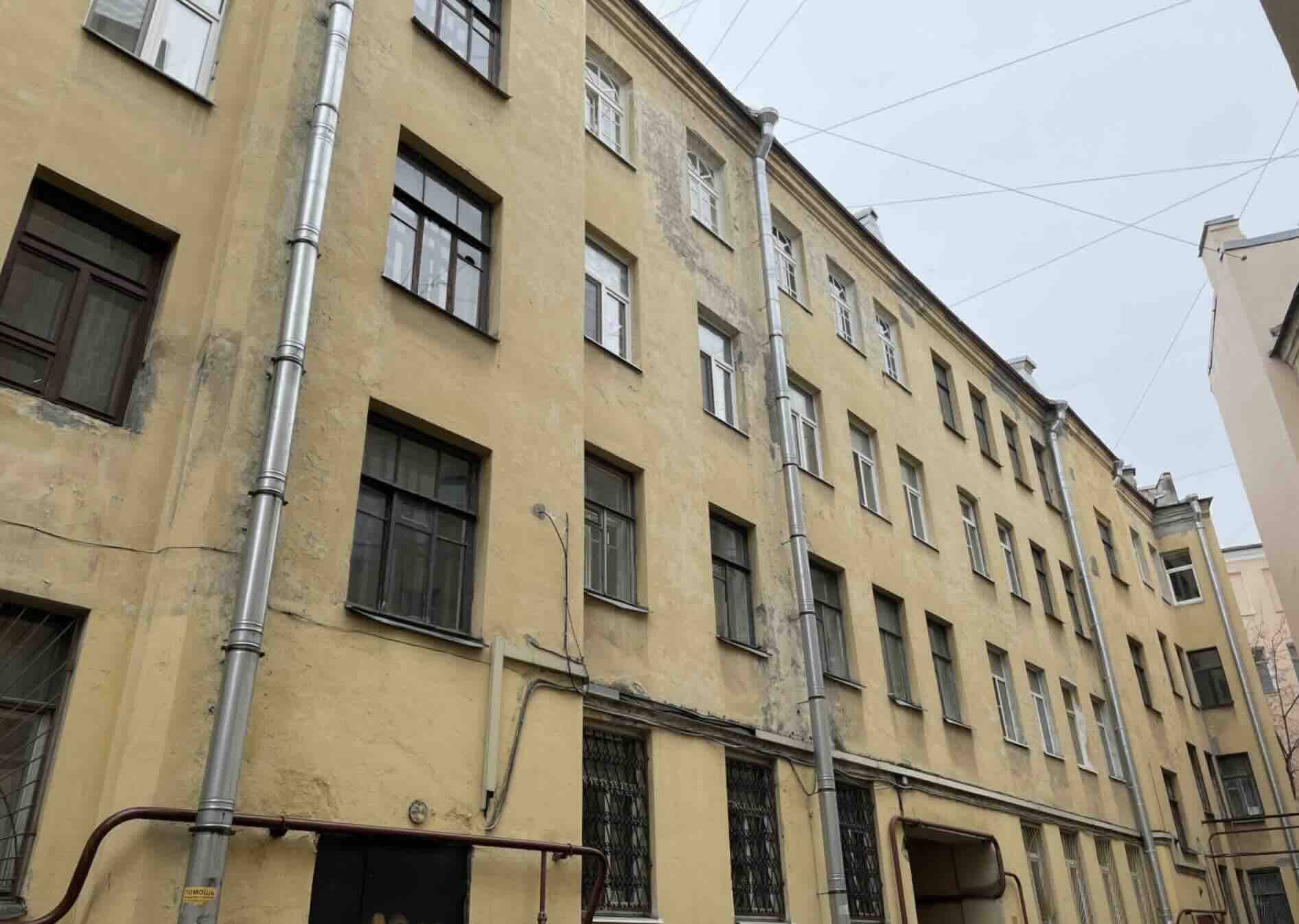 Боковой фасад многоквартирного дома