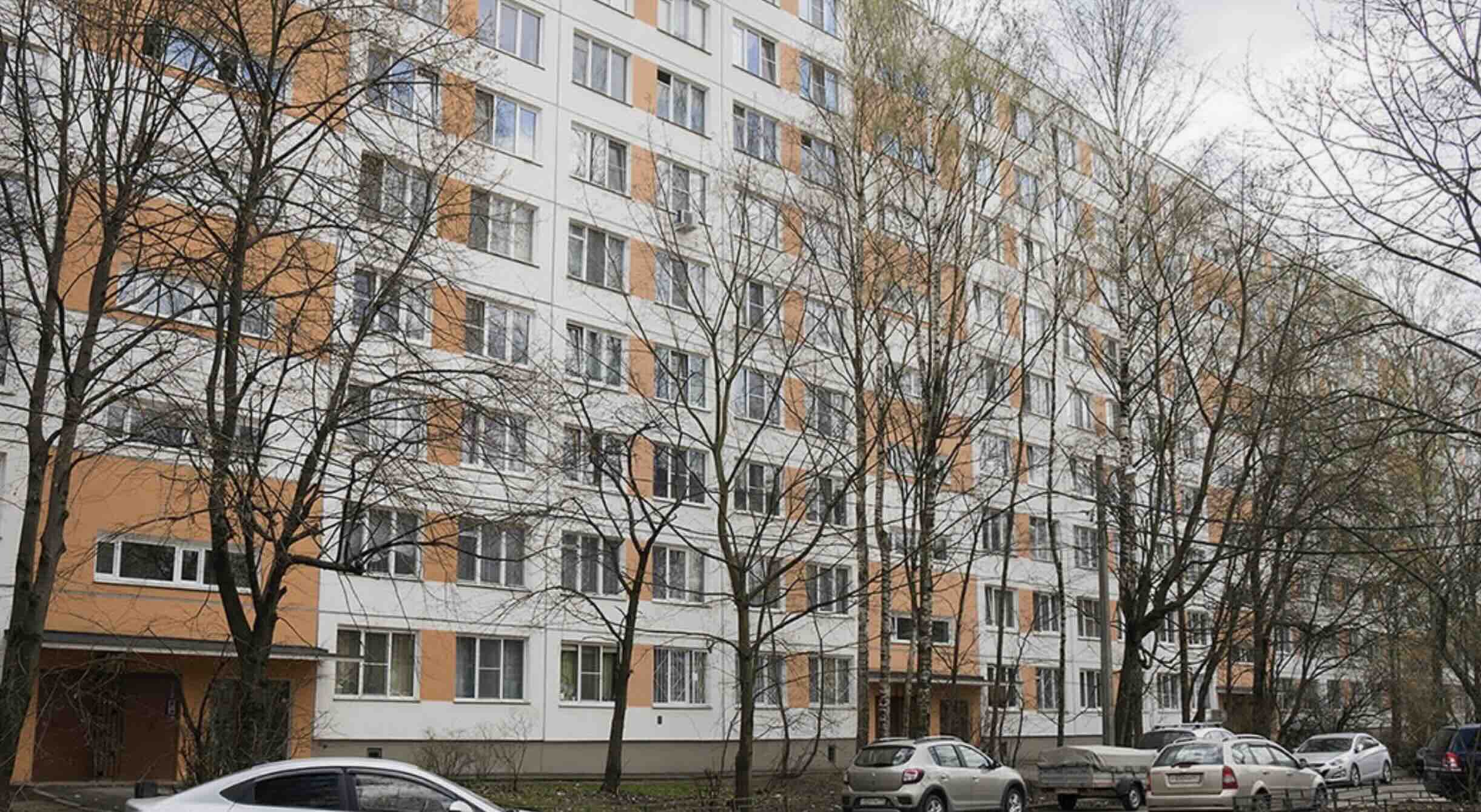 Протяжённый фасад многоквартирного дома